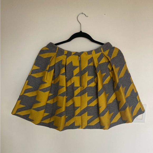 Alice + Olivia Houndstooth Jacquard Pleated Mini Skirt WITH pockets - Picture 9 of 9